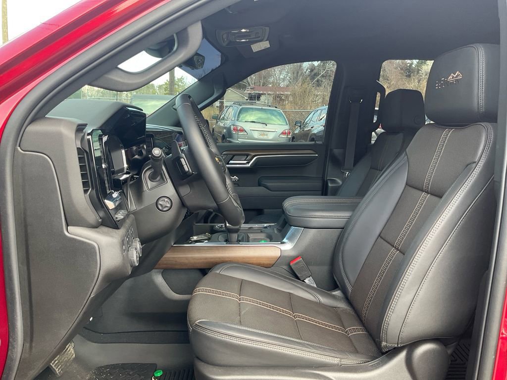 Used 2025 Chevrolet Silverado 1500 High Country w/ Technology Package image 16