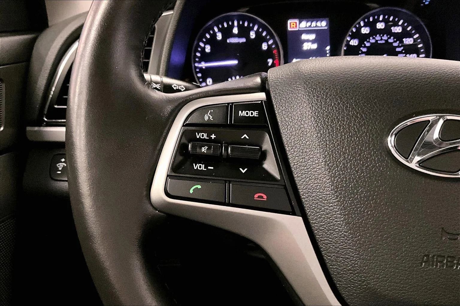 Used 2017 Hyundai Elantra Limited w/ Limited Tech Package 04 image 17