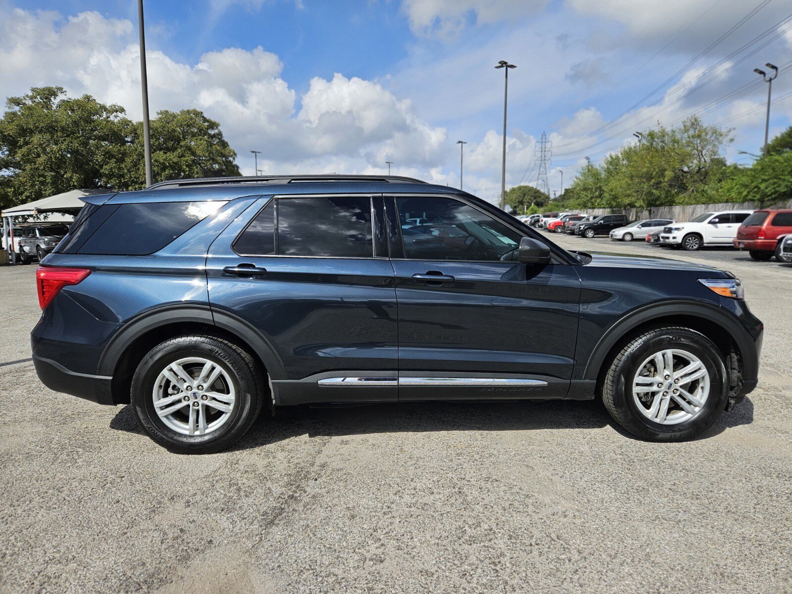 Certified 2024 Ford Explorer XLT image 2