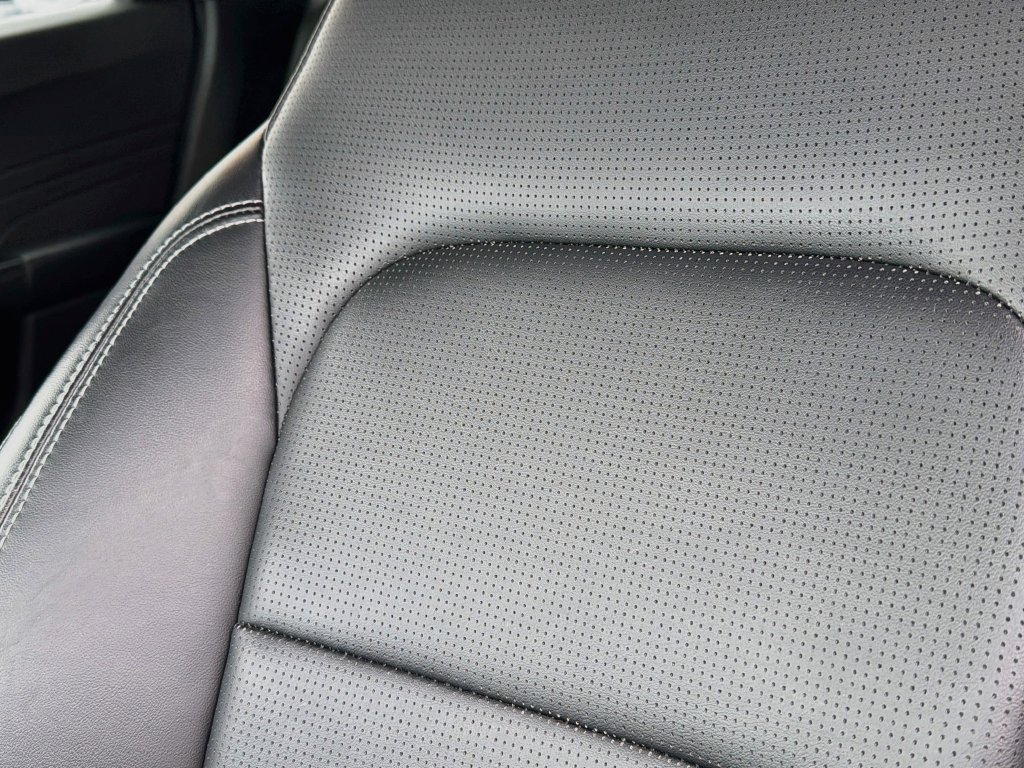 Certified 2025 Ford Escape Platinum AWD/4WD image 21