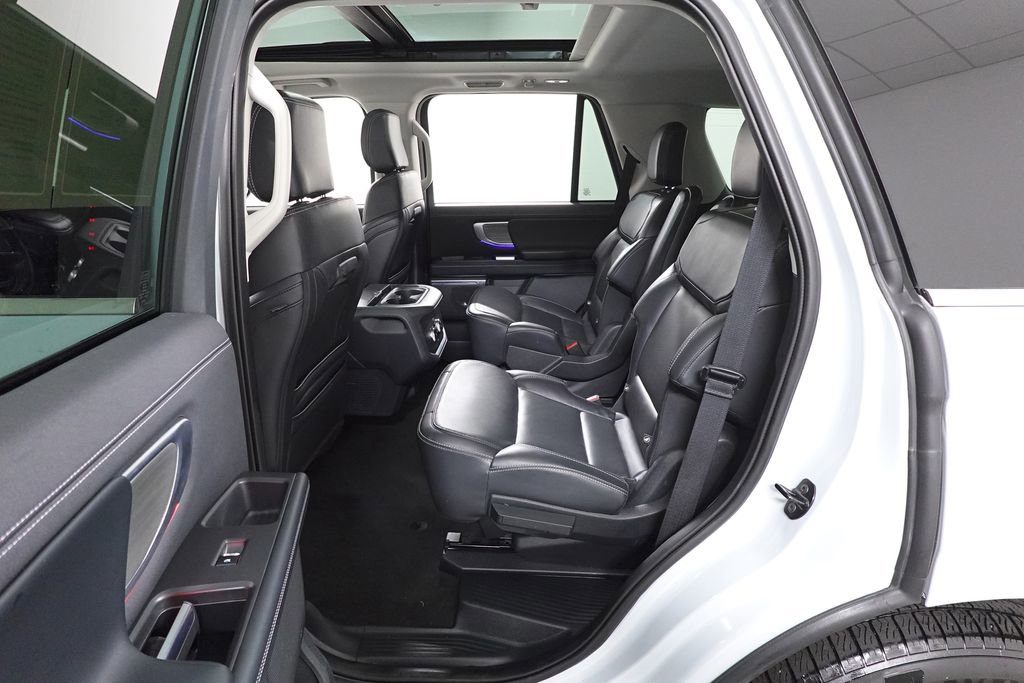 Certified 2025 Ford Expedition Platinum image 25