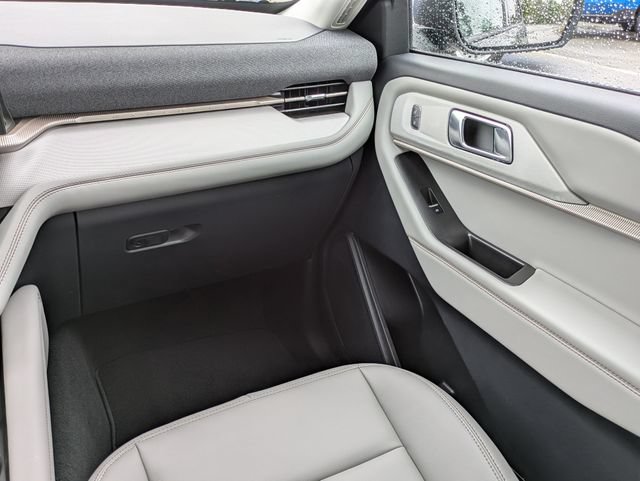 Certified 2026 Ford Explorer Active w/ Active Comfort Package RWD image 17