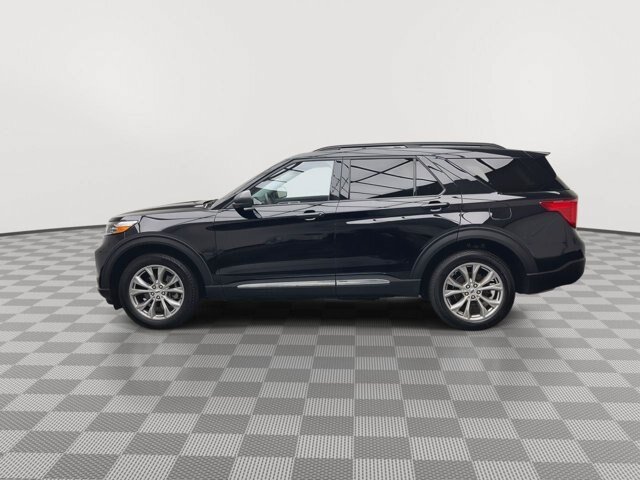 Certified 2023 Ford Explorer XLT w/ Equipment Group 202A AWD/4WD image 39