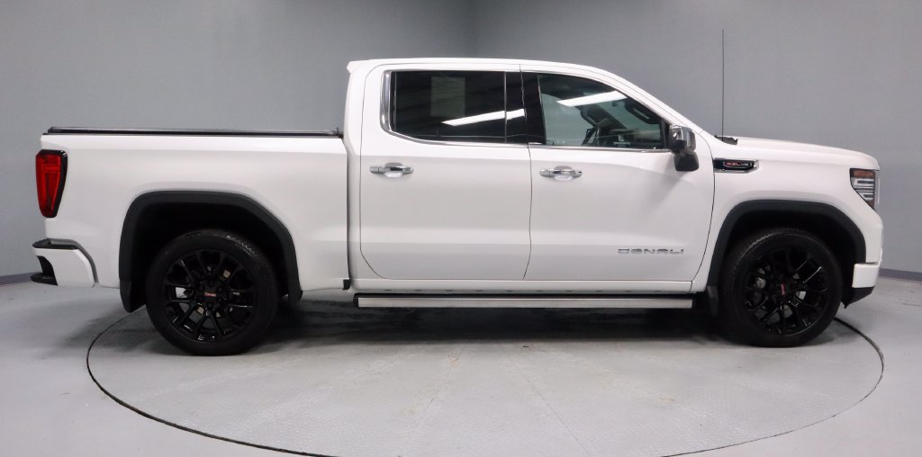 Used 2024 GMC Sierra 1500 Denali w/ Technology Package AWD/4WD image 5