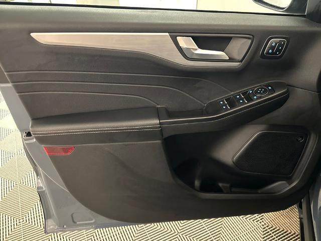 Certified 2025 Ford Escape SE w/ PHEV Premium Package image 15