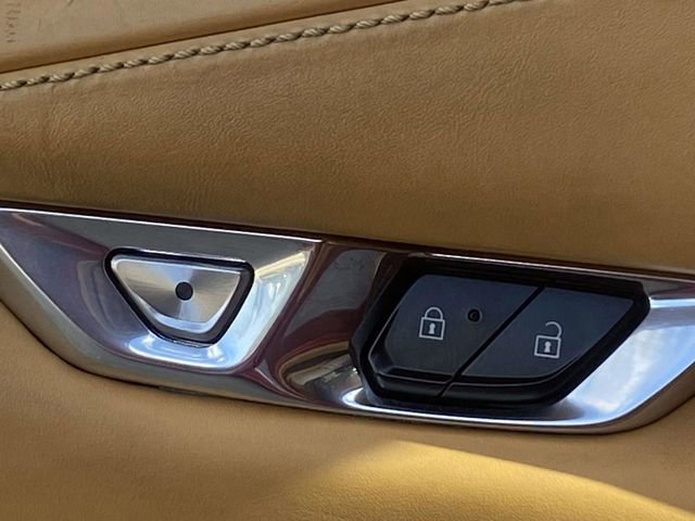 Used 2021 Chevrolet Corvette Stingray Premium Conv w/ Z51 Performance Package image 16