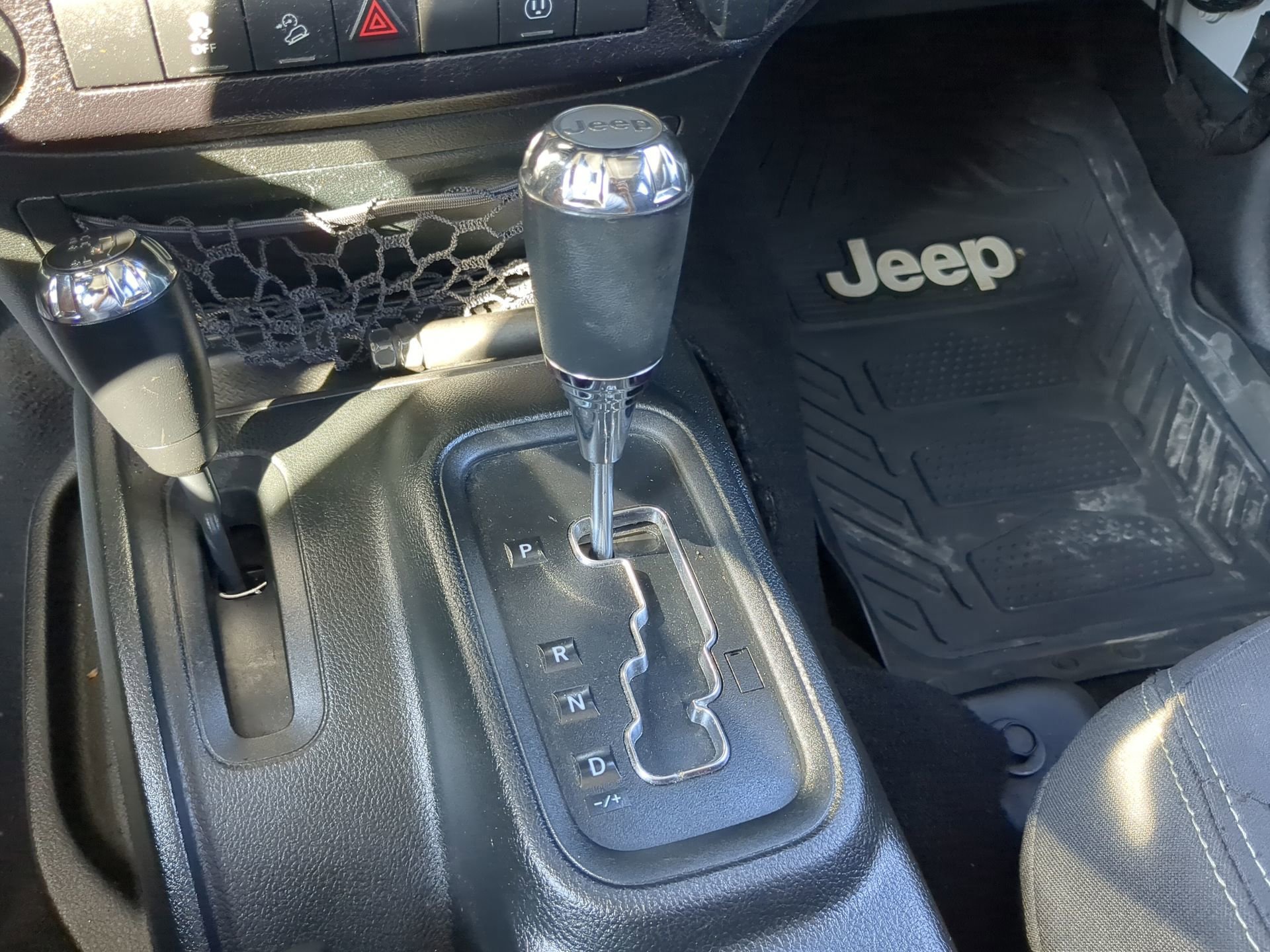 Used 2018 Jeep Wrangler Unlimited Sahara image 47