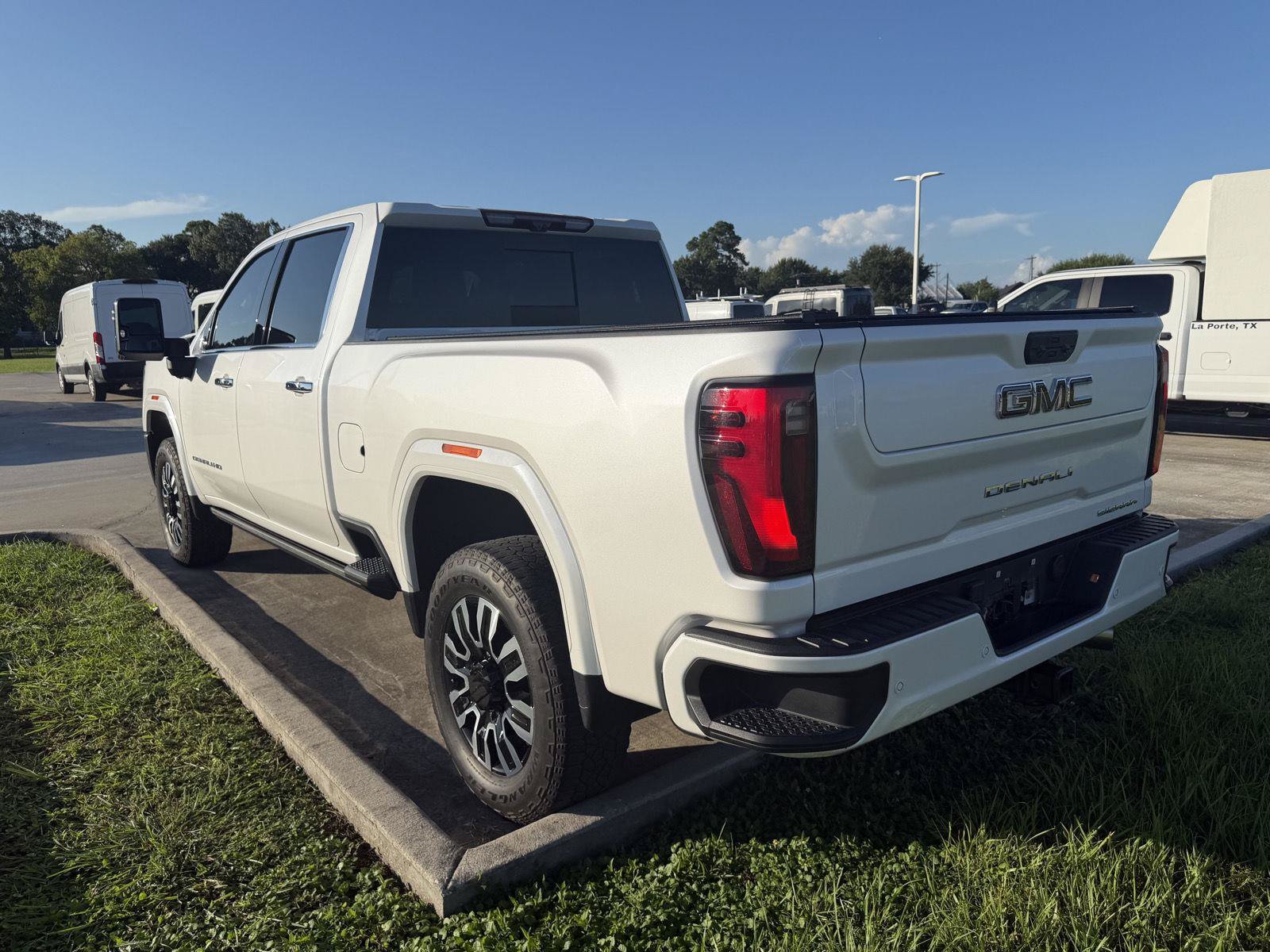 Used 2024 GMC Sierra 2500 Denali Ultimate AWD/4WD image 23