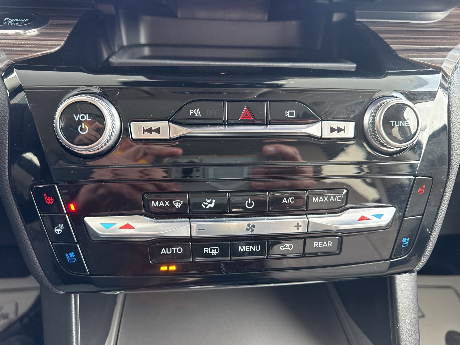 Certified 2023 Ford Explorer Limited w/ Equipment Group 301A image 34