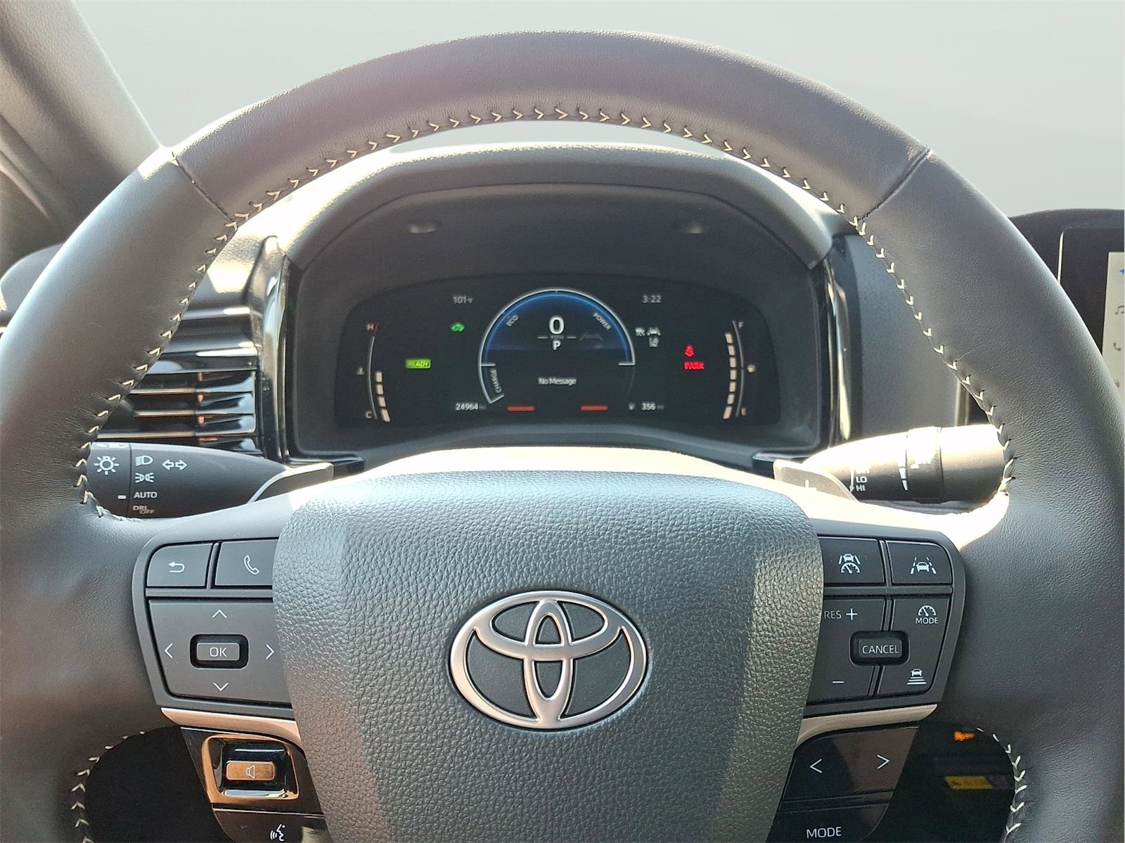 Used 2025 Toyota Camry SE w/ Convenience Package FWD image 18