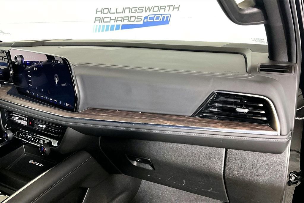 Used 2025 Chevrolet Suburban Z71 image 12