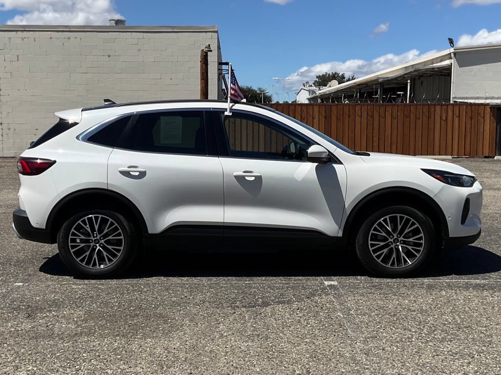 Certified 2024 Ford Escape SE w/ PHEV Premium Package FWD image 7