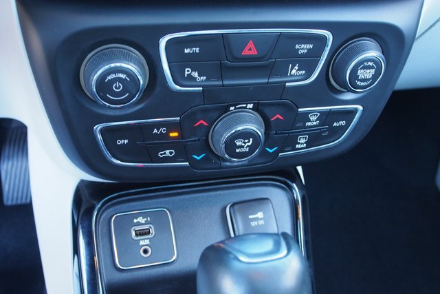 Used 2021 Jeep Compass Limited w/ Sun and Sound Group FWD image 28