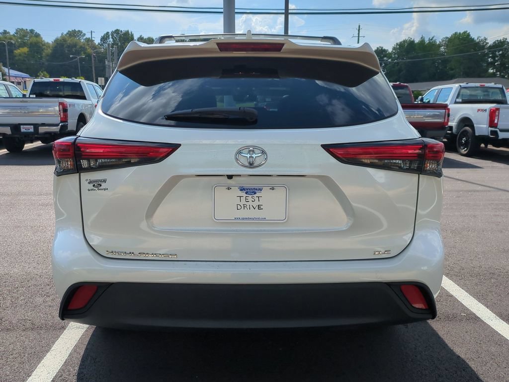 Used 2021 Toyota Highlander XLE FWD image 8