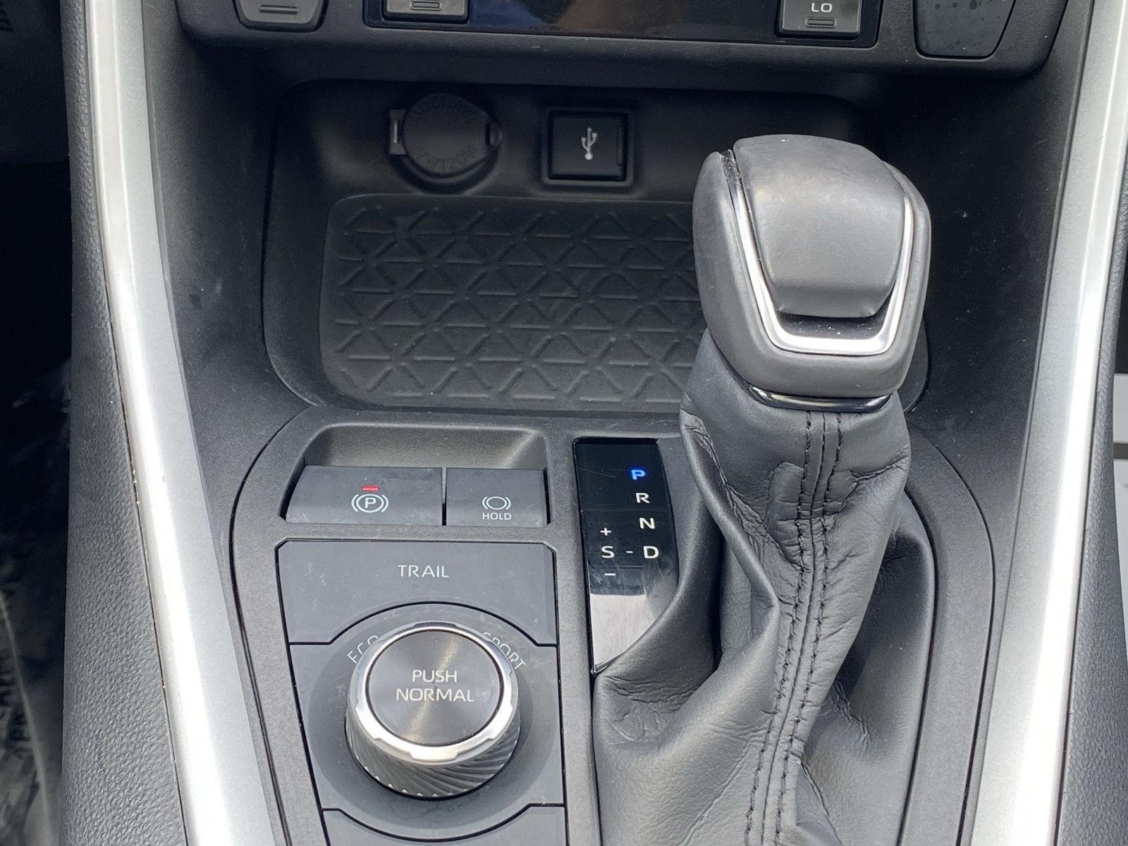Used 2022 Toyota RAV4 XLE Premium AWD/4WD image 24