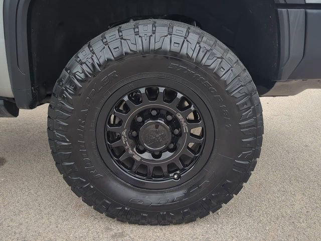 Used 2024 GMC Sierra 2500 AT4X w/ AT4X AEV Edition AWD/4WD image 12