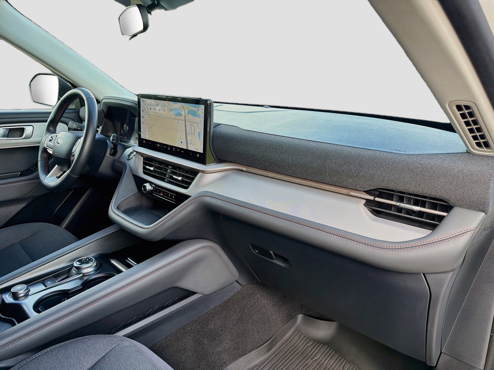 Certified 2025 Ford Explorer Active RWD image 30