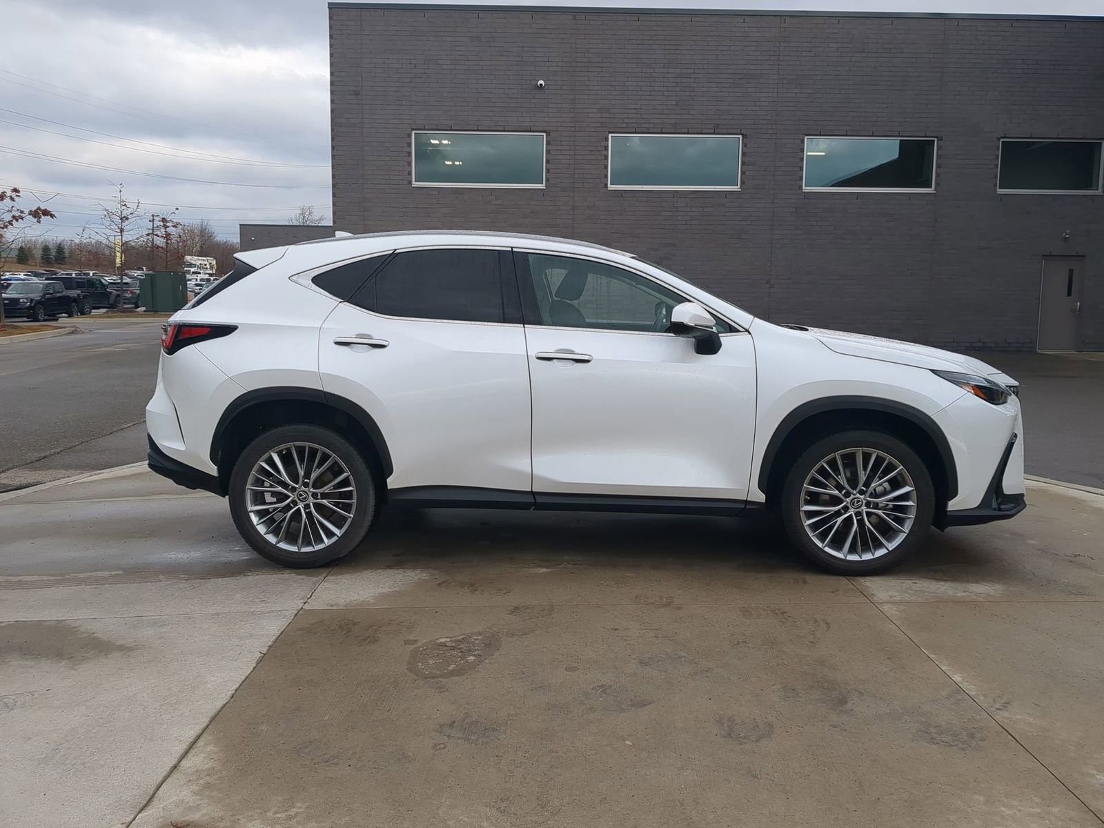 Used 2023 Lexus NX 350h AWD w/ Towing Package (2000 Lbs) image 9