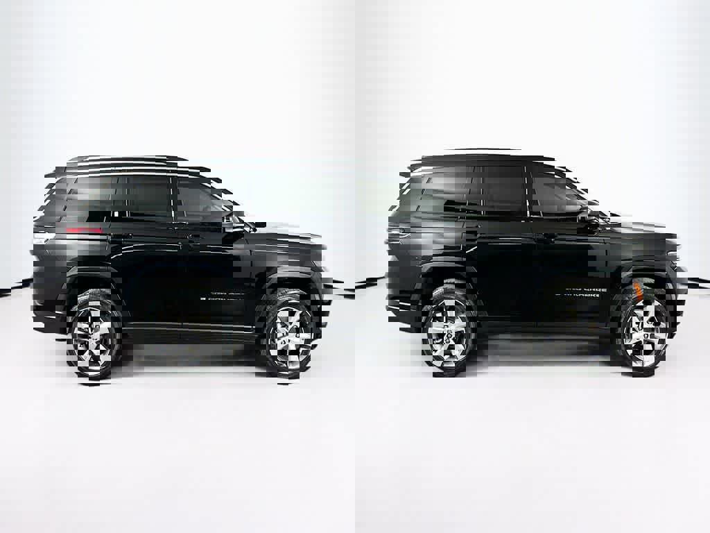 Used 2022 Jeep Grand Cherokee L Limited image 6