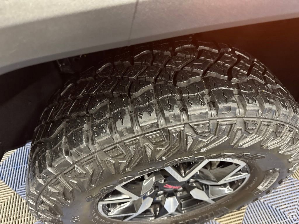 Used 2024 GMC Canyon AT4X image 28