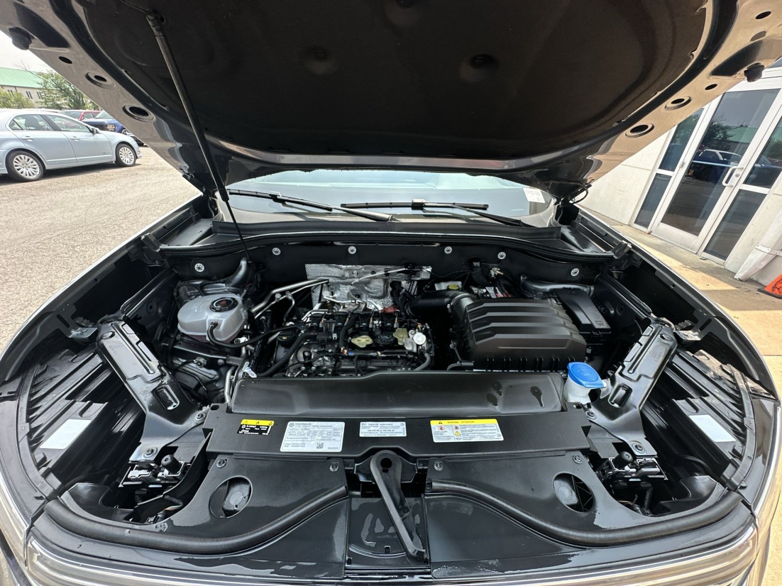 Used 2025 Volkswagen Atlas SE AWD/4WD image 35