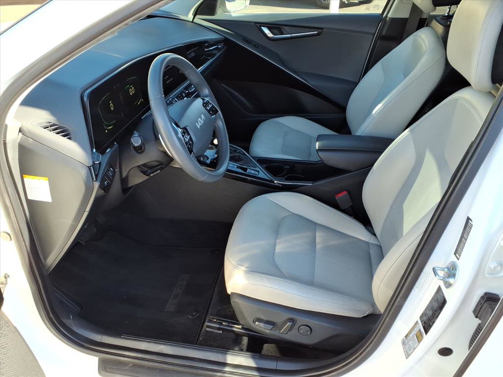 Used 2023 Kia Niro EX image 22