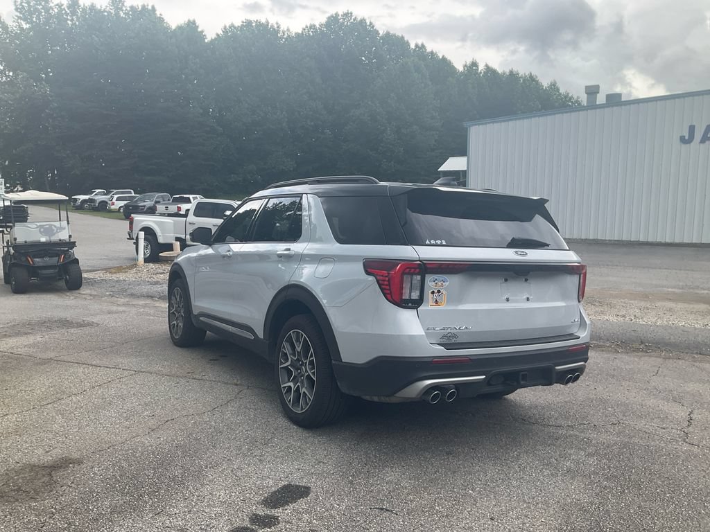 Certified 2025 Ford Explorer Platinum w/ Ultimate Package AWD/4WD image 7