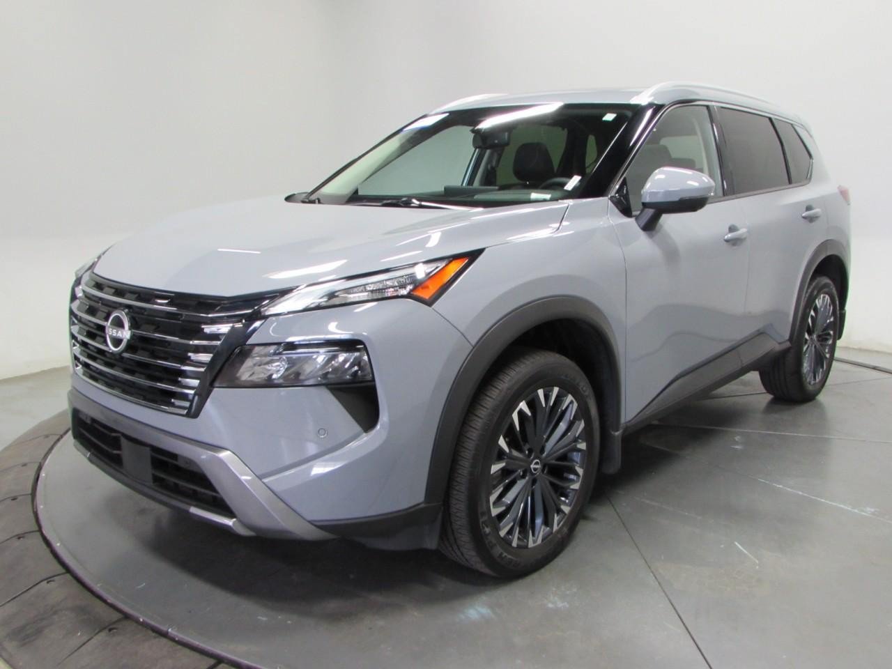 Used 2025 Nissan Rogue SL w/ Tech Package AWD/4WD image 3