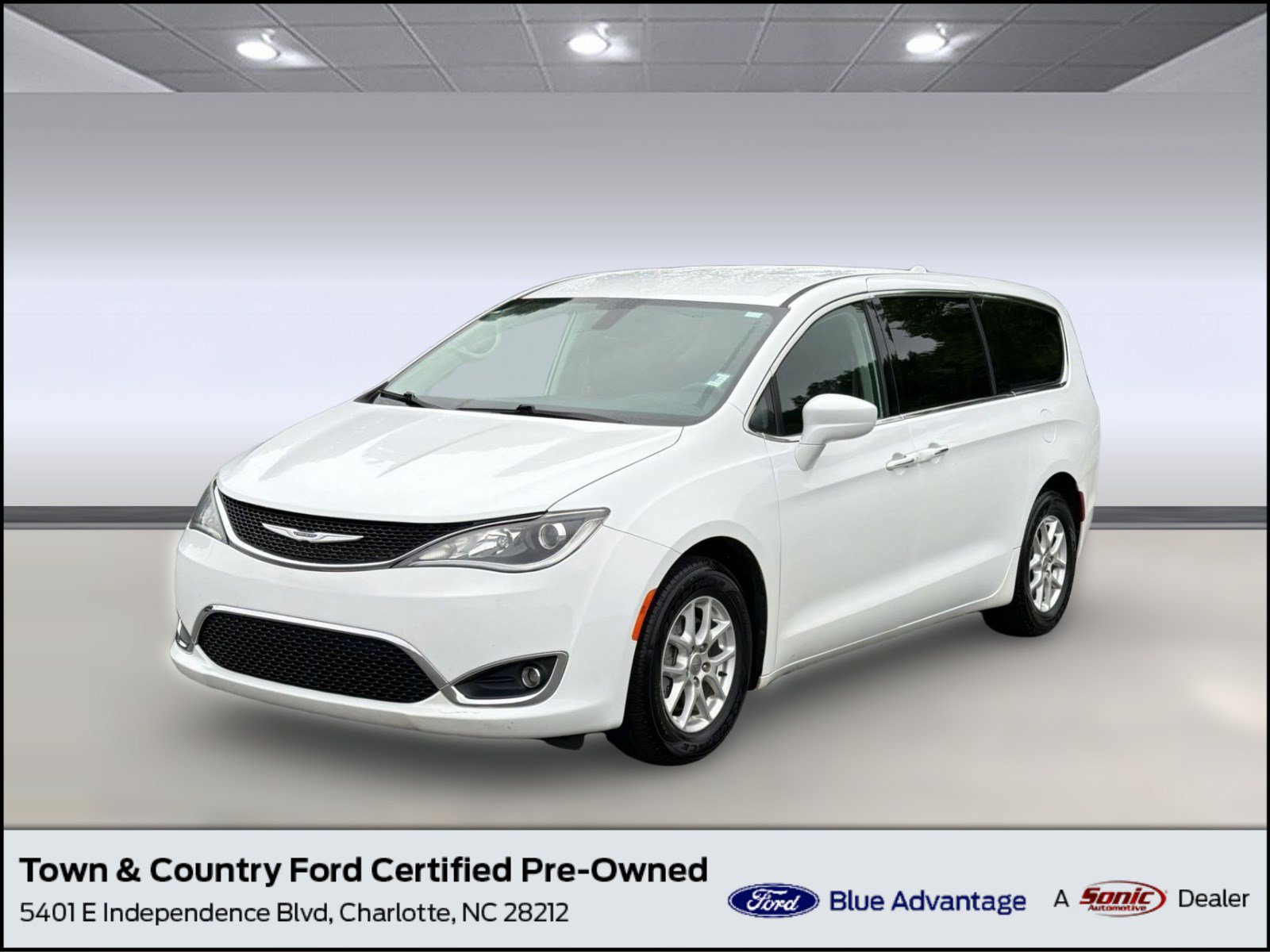 Used 2020 Chrysler Pacifica Touring FWD image 1