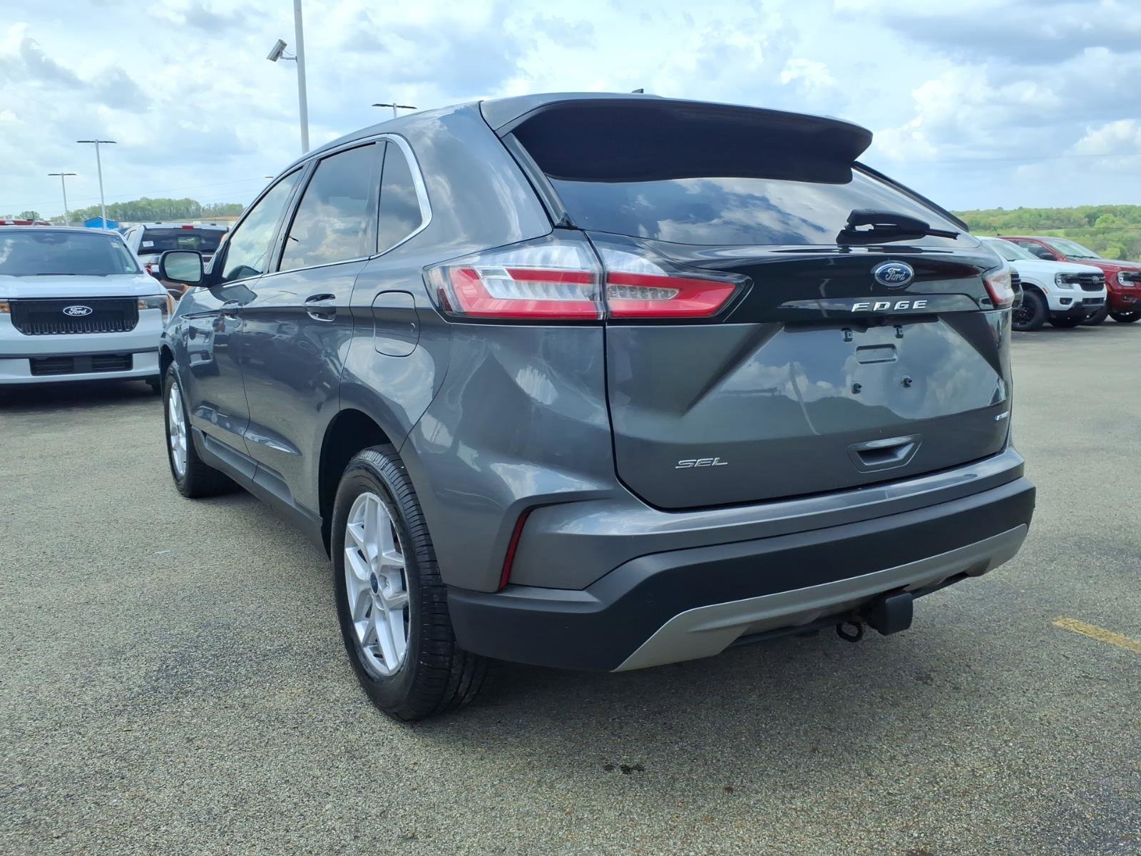 Certified 2022 Ford Edge SEL w/ Convenience Package AWD/4WD image 4