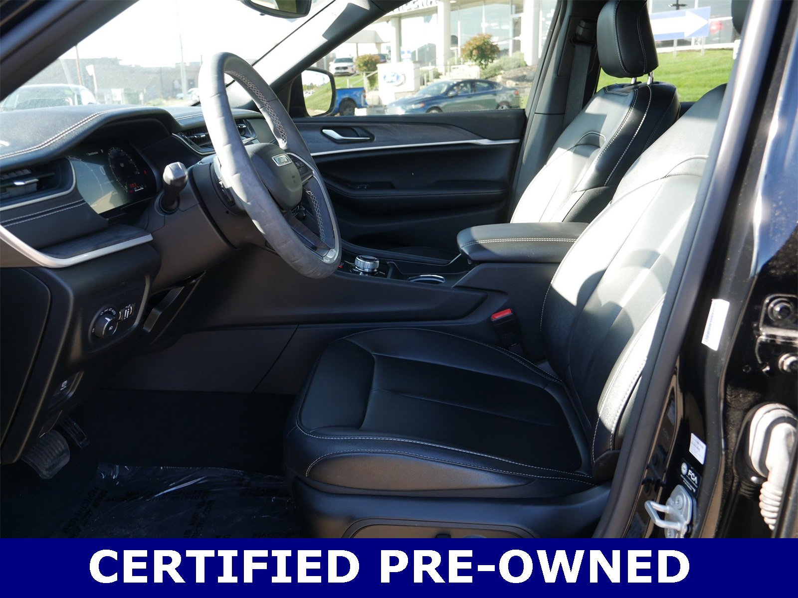 Used 2024 Jeep Grand Cherokee Limited w/ Black Appearance Package image 12