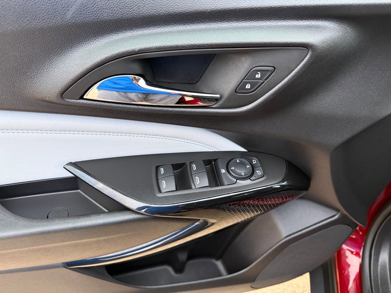 Used 2025 Chevrolet Trax LT image 14