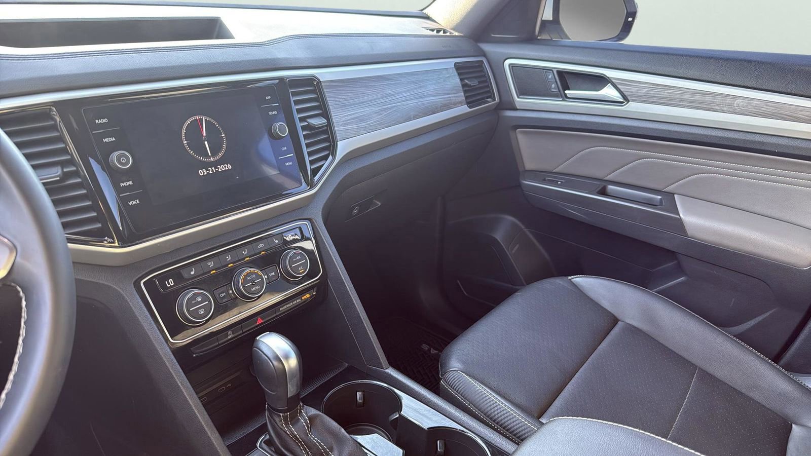 Used 2022 Volkswagen Atlas Cross Sport SE image 19