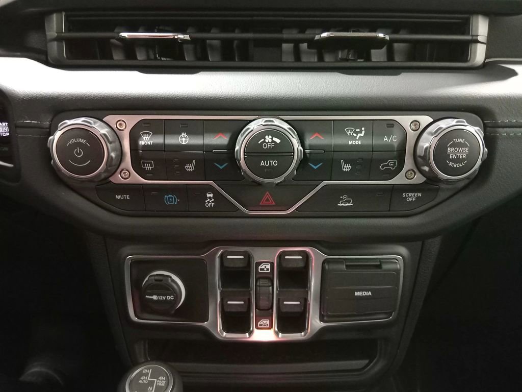 Used 2024 Jeep Wrangler Unlimited Sahara w/ Technology Group AWD/4WD image 20
