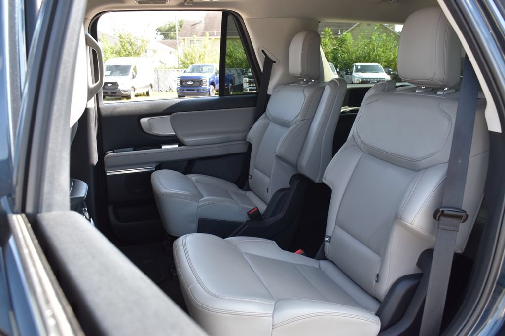 Certified 2025 Ford Expedition Active AWD/4WD image 28