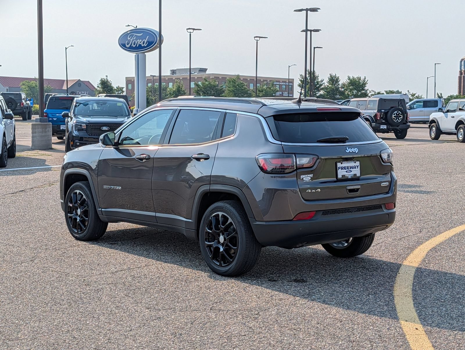 Used 2023 Jeep Compass Latitude w/ Sun and Sound Group AWD/4WD image 7