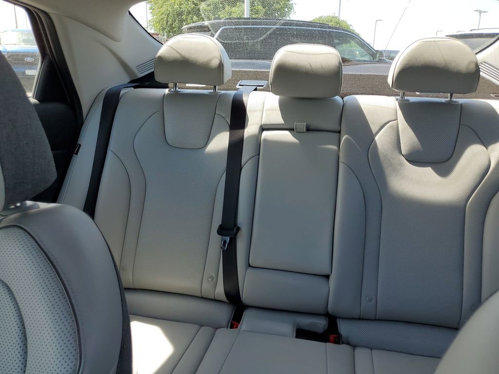 Used 2024 Hyundai Elantra Limited FWD image 25