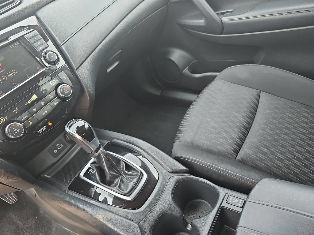Used 2020 Nissan Rogue SV AWD/4WD image 23