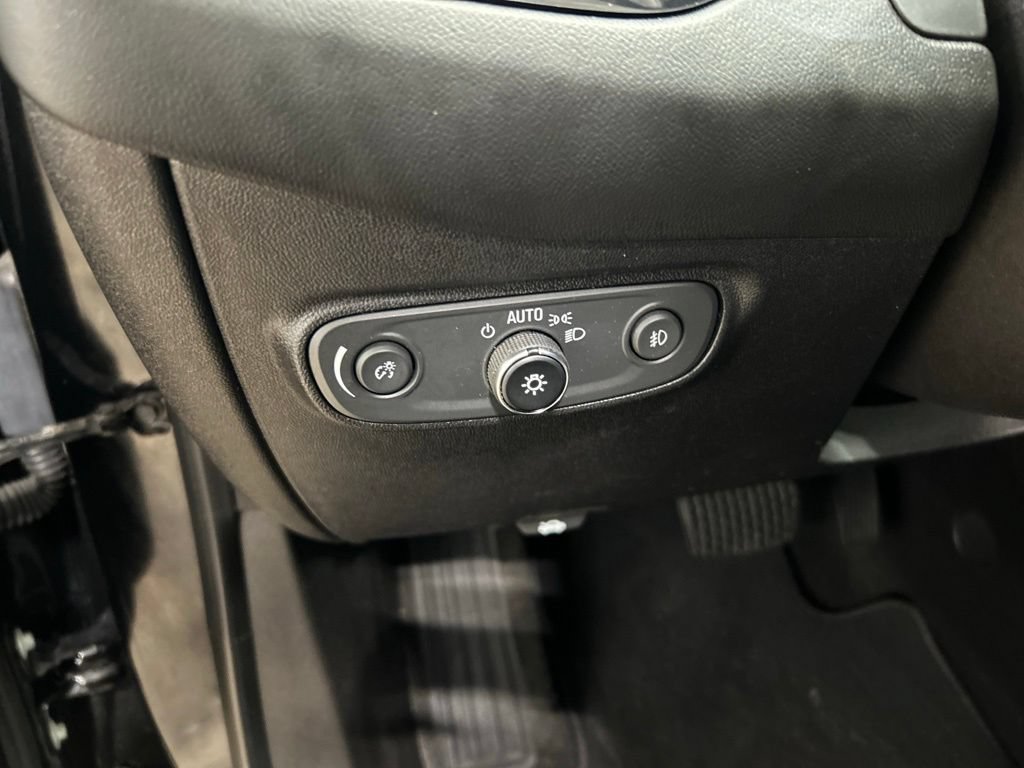 Used 2018 Chevrolet Equinox Premier FWD image 14
