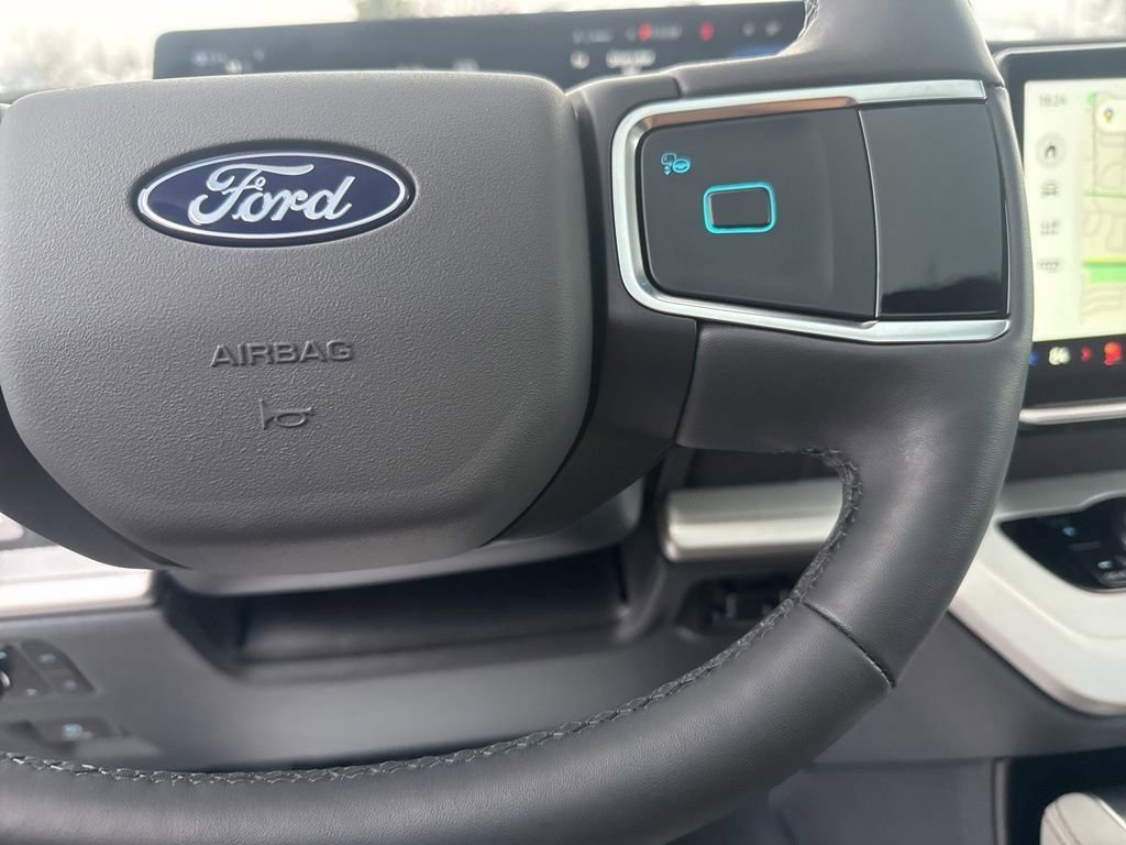 Certified 2025 Ford Expedition Active image 21