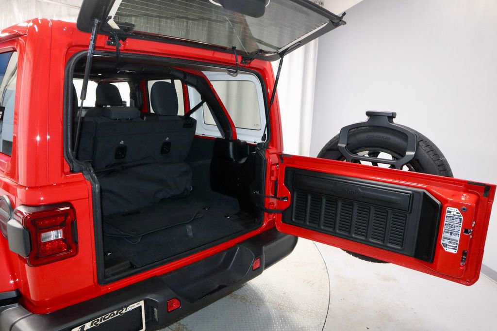 Used 2025 Jeep Wrangler Unlimited Sahara image 13