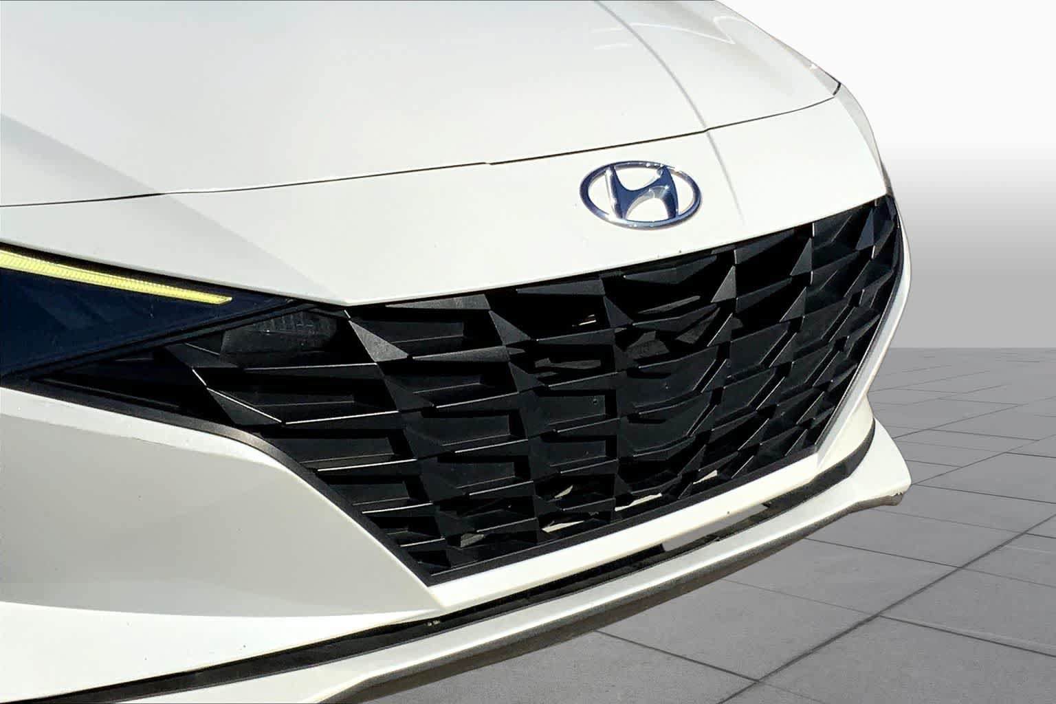 Used 2022 Hyundai Elantra SEL w/ Cargo Package FWD image 24