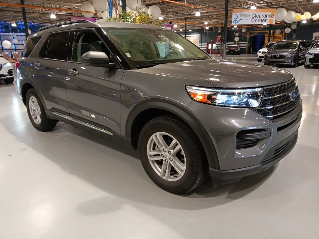 Certified 2023 Ford Explorer XLT image 4