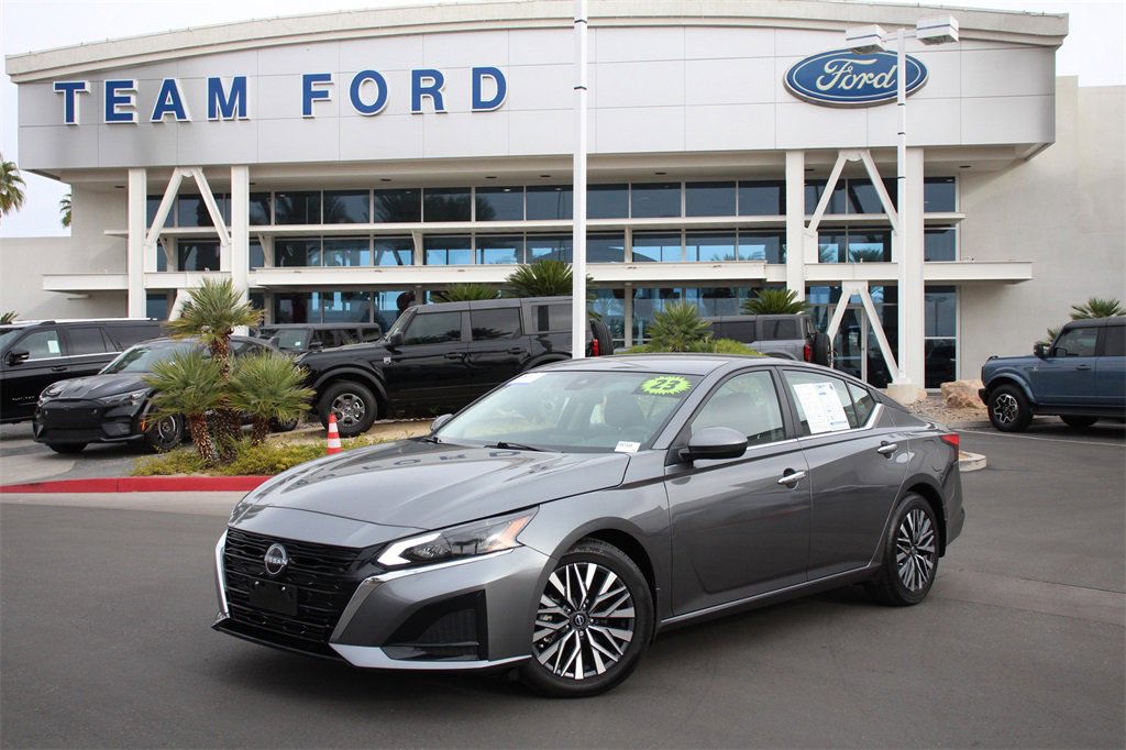 Used 2023 Nissan Altima 2.5 SV image 2