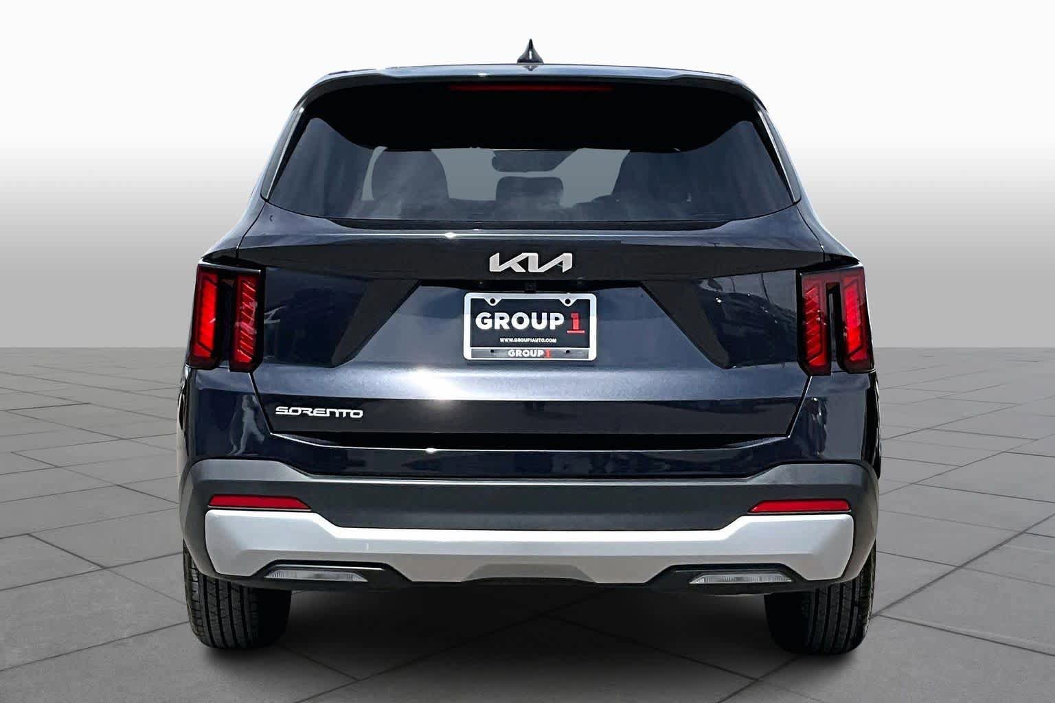 Used 2025 Kia Sorento LX FWD image 5