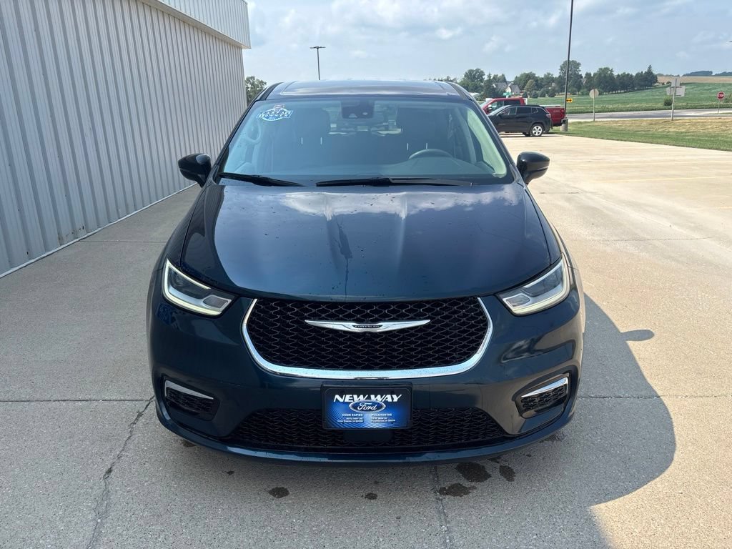 Used 2024 Chrysler Pacifica Limited FWD image 2