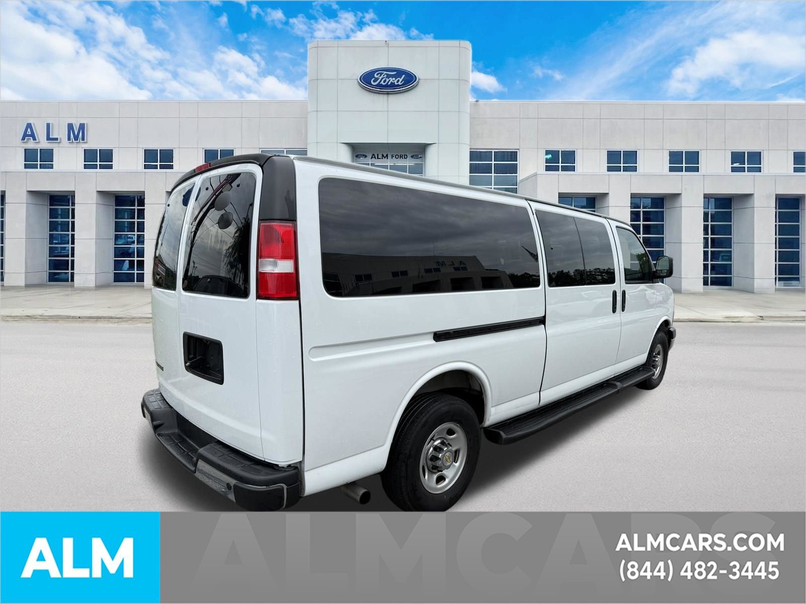 Used 2025 Chevrolet Express 3500 LT w/ LT Preferred Equipment Group RWD image 8