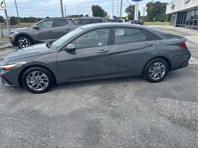 Used 2024 Hyundai Elantra SEL FWD image 4