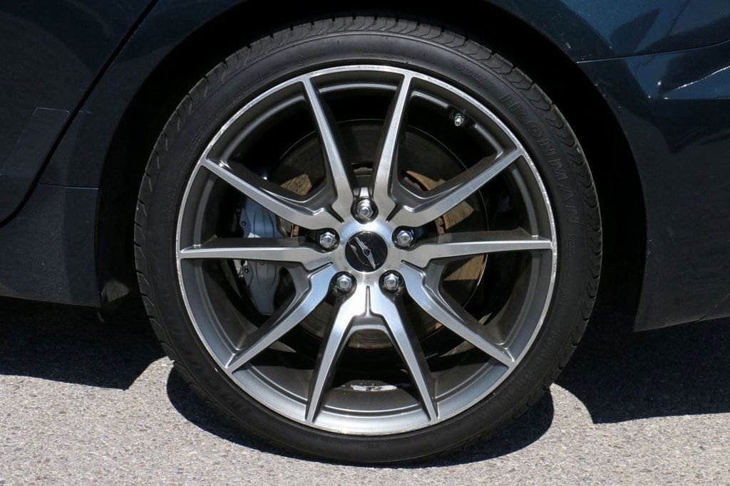 Used 2025 Genesis G70 2.5T image 9