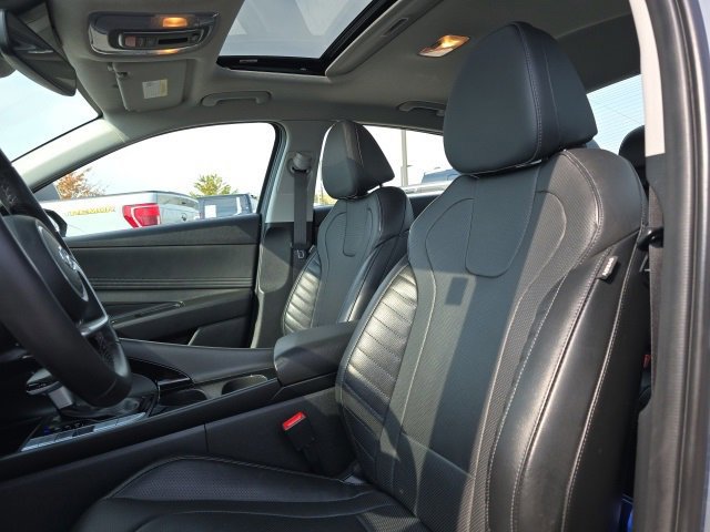 Used 2023 Hyundai Elantra Limited image 13